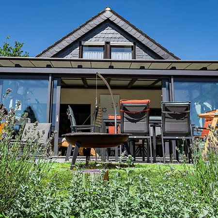 Casa Eifel - In Mit Lateinamerikanischer Seele Fuer Bis Zu 7 Personen - Mit Garten, Terrasse, Wintergarten, Spielzimmer Fuer - Hunde Willkommen بيت للعطل Bleialf